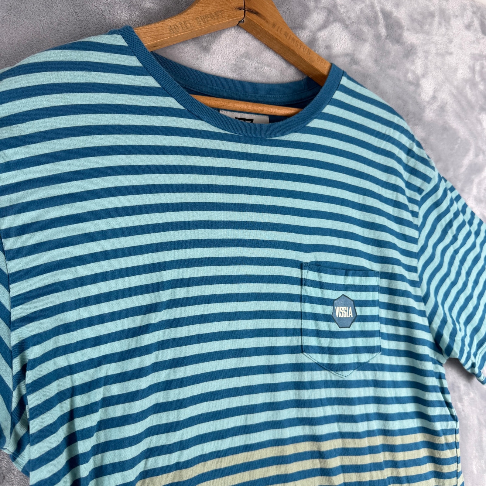 Vissla Pocket T Shirt Mens M Blue Green Graphic Tee Surf Skate Casual Cotton